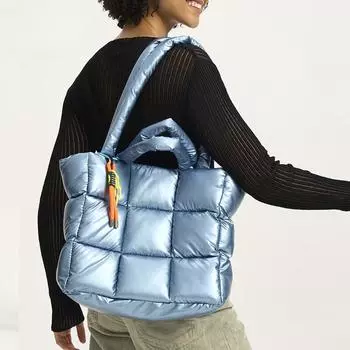 Квадратная сумка-тоут женская зимняя мягкая наплечная нейлоновая большая вместимость Cloudy Bag серебряный