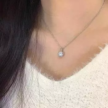 Квадратное бриллиантовое ожерелье Женственность Ниша Дизайн Смысл Нержавеющая сталь Простая геометрическая циркониевая ключичная цепочка