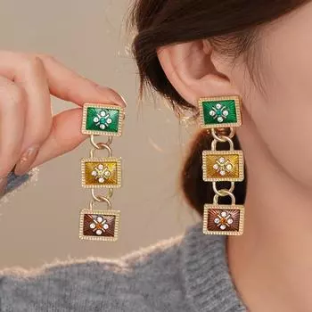 Квадратные геометрические серьги-гвоздики с кисточками разноцветный