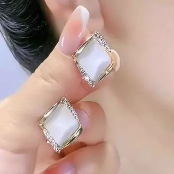 Квадратные опаловые модные серьги-пусеты для женщин на осень и зиму Beige White
