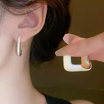 Квадратные полые серьги из настоящего золота с гальваническим покрытием, модные легкие роскошные серьги, нишевые высококачественные женские серьги с темпераментом