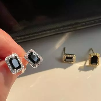 Квадратные серьги-гвоздики из черного циркония для женщин — простые и не монотонные, геометрические квадратные серьги можно носить осенью и зимой