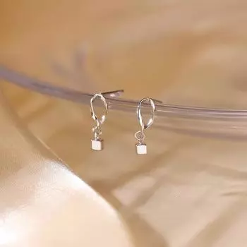 Квадратные серьги-гвоздики, женские небольшие волнистые геометрические серьги, летние легкие серьги в стиле нишевого дизайна Sense Cube