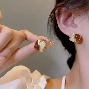 Квадратные серьги с геометрическим узором в стиле ретро