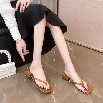 Квадратные шлепанцы женские летние 2025 года новые модные сандалии на среднем каблуке универсальные французские тапочки с толстым носком на каблуке 35 чёрный