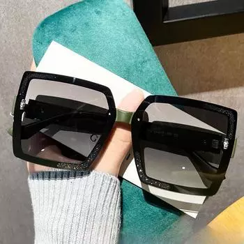 Квадратный комплект с блестящими солнцезащитными очками с градиентом в большой коробочке Tik Tok с тем же модным трендом Солнцезащитные очки знаменитостей в Интернете