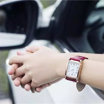 Кварцевые часы, квадратный ремешок из искусственной кожи на батарейках, регулируемая пряжка, подарок на день рождения, элегантные мужские и женские кварцевые наручные часы, модные украшения чёрный