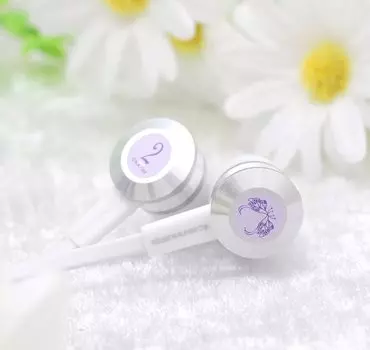 Квинтэссенция квинтуплетов Квинтэссенция квинтуплетов Выставка Воспоминания Наушники Нино