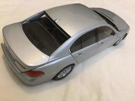 Kyosho BMW 7 серии с длинной колесной базой, синий металлик K08781BL Готовый продукт 1/18