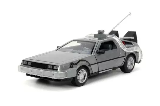 Kyosho Назад в будущее Часть I Машина времени JADA32911 (DeLorean)