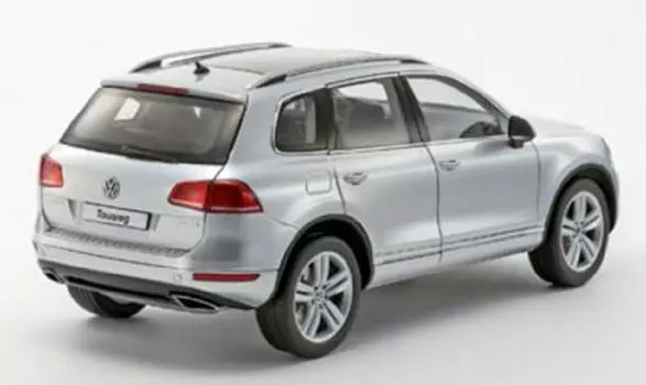 Kyosho Original Volkswagen Touareg 2010 TSI Silver Готовый продукт 1/18 (Холодный металлик)