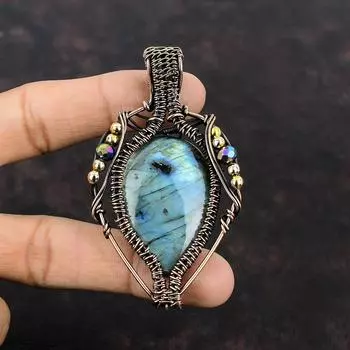 Лабрадорит, натуральный драгоценный камень, кулон, медная проволока, кулон, титановые бусины, кулон, ювелирные изделия, кулон ручной работы, подарок для нее