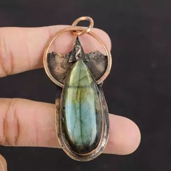 Лабрадоритовый кулон Медный кулон Подвеска из драгоценного камня Медные украшения ручной работы Совершенно новый кулон Ювелирные изделия для подарков Женский кулон Уникальные ювелирные изделия