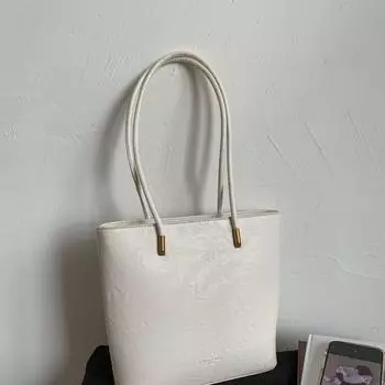 Large capacity commuter handbag bag women s autumn and winter new retro simple shoulder tote bag high sense