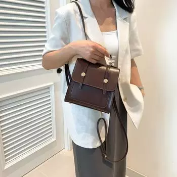 Большая вместимость модного простого рюкзака для женщин 2024 года, летняя новая сумка для отдыха в иностранном стиле, женская простая косая сумка чёрный