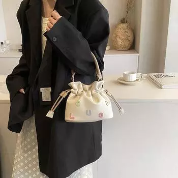 Large capacity fashionable and beautiful personalized shoulder underarm bag women s 2024 spring commuting texture bucket bag чёрный