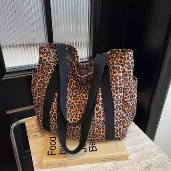 Large capacity lazy wind leopard print shoulder bag 2025 new versatile student underarm tote bag фиолетовый