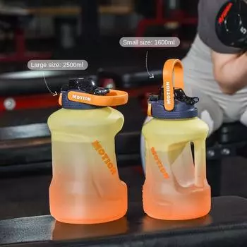 Пластиковый стакан для воды большой емкости для мужчин и женщин, переносной стакан для фитнеса и спорта на открытом воздухе с соломой, матовый градиент, переносные бочки для тонн 1600ML