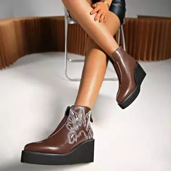 Large fashion boots 2024 autumn and winter new item independent station retro embroidery retro short leather boots for women 36 коричневый