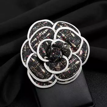 Large high-end classic black and white floral camellia corsage retro temperament flower brooch jacket fabric pin