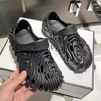 Large size ultra-light couple fingerprint hole shoes 2025 new summer bag head cool slippers beach half slippers 36