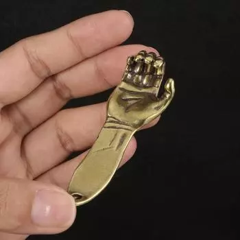 Латунный брелок для мужчин, чтобы протянуть вам руку помощи, креативный брелок в виде руки-открывашки, медный кулон для ключей от машины, украшение для дома