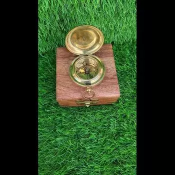 Латунный кнопочный компас ручной работы в деревянном футляре S коричневый