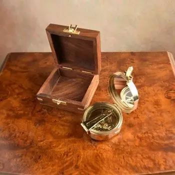 Латунный компас диаметром 7,62 см в деревянной подарочной коробке. Аксессуар для морского парусного спорта. Идеальный подарок.