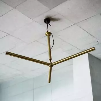 Латунный потолочный светильник с тремя рожками Sputnik, подвесная люстра, итальянская люстра середины века с тремя стрелами в форме буквы V, линейная люстра для домашнего декора