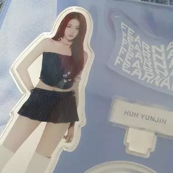 Le Sserafim Huh Yunjin Japan Fanmeeting Acrylic Stand Sealed Brand New