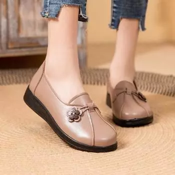 Leather in the elderly mother single shoes spring new flat-bottomed feet soft-soled grandma shallow mouth women s leather shoes non-slip 35 чёрный