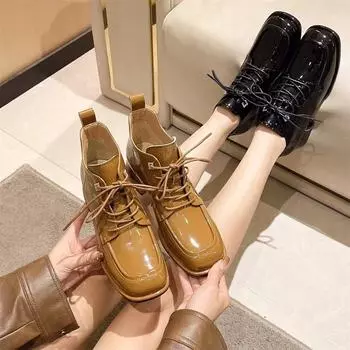 Кожаные голые сапоги женские осенне-зимние новые на шнуровке квадратные британские модные повседневные лакированные короткие сапоги 35 чёрный