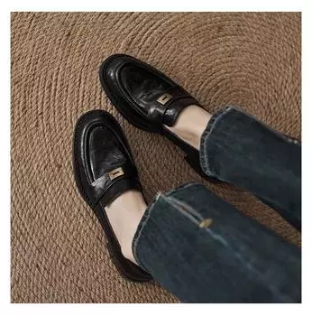 Leather round head metal buckle summer new black middle heel platform 2025 spring and autumn loafu small leather shoes women s retro trend 34