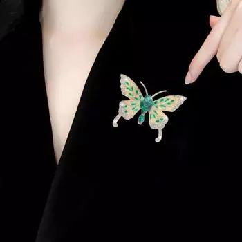 Леди Брошь в форме бабочки Декор со стразами Противоскользящая сумка Воротник пальто Шляпа Шарф Украшение Булавка для одежды Вечеринка Выпускной вечер Невеста Свадебная одежда Ювелирные изделия золотистый