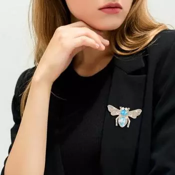 Леди Брошь в форме пчелы Декор со стразами Нескользящая сумка на плечо Костюм Пальто Воротник Шляпа Шарф Украшение Булавка для одежды Вечеринка Выпускной вечер Невеста Свадебная одежда зелёный