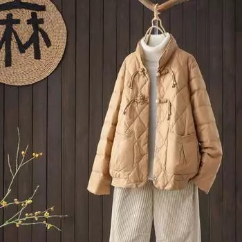 Легкая куртка-пуховик женская короткая 2024 новая литературная и ретро пряжка модное маленькое белое зимнее пальто на утином пуху M фиолетовый