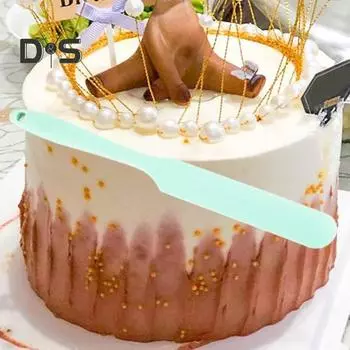 Легкая лопаточка для крема. Легко чистится. Полезные силиконовые лопаточки для выпечки. красный