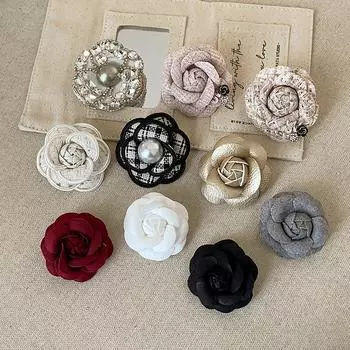 Легкая роскошь и чувство высокого класса, небольшой ароматный ветер, брошь «Камелия», женственность, модное и универсальное шерстяное пальто, аксессуары в виде булавки для костюма