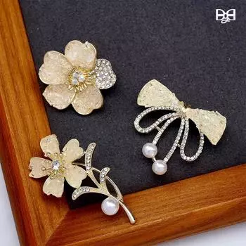 Легкая роскошь ниша высокого класса брошь дизайн корсаж рубашка костюм чонсам элегантная булавка популярные аксессуары