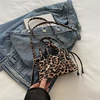 Легкая роскошная модная персонализированная дизайнерская осенняя модная леопардовая принтовая одноплечевая косая переносная маленькая квадратная женская сумка коричневый