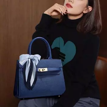 Легкая роскошная сумка, новинка 2023, модная сумка для мамы, сумка через плечо, сумка через плечо, подарочная сумка, длина 29 см, высота 21 см ~ ширина 12 см синий