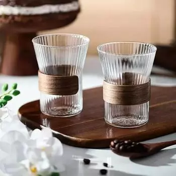 Легкая роскошная вертикальная кофейная чашка из боросиликатного стекла, полосатая бытовая однослойная чашка с изоляцией из древесной стружки для молока 250-300ml белый