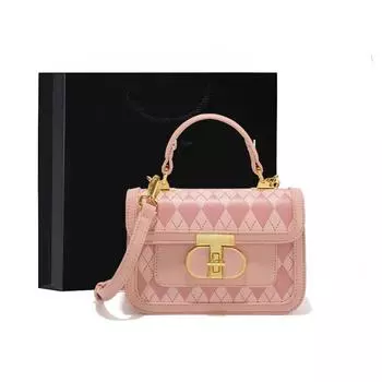 Легкая роскошная женская сумка через плечо, новинка 2023 года, маленькая квадратная сумка, женская сумка на плечо, длина 20 см, высота 13 см, ширина 5,5 см розовый