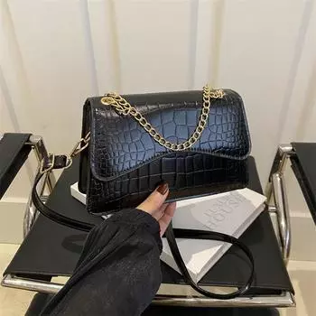 Легкая женская сумка 2024 года, летняя новая модная простая сумка, простая маленькая квадратная сумка, иностранная повседневная сумка-мессенджер чёрный