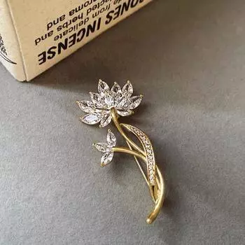 Легкие роскошные броши в виде лотоса для женщин и девочек, блестящие булавки в виде лотоса, темпераментные броши для пальто и костюма, аксессуары для одежды, подарки 1Pc