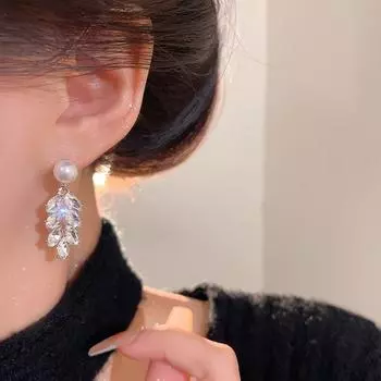 Легкие роскошные модные передовые ощущения супер сверкающие серьги-гвоздики из кристаллов для женщин 1 pair