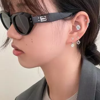 Легкие роскошные нишевые серьги-гвоздики «Купидон» для женщин, серьги-гвоздики из медицинской титановой стали, индивидуальный дизайн, универсальный дизайн Titanium steel