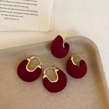 Легкие роскошные ретро нерегулярные красные флокированные серьги-гвоздики женские нишевые индивидуальные модные темпераментные универсальные серьги