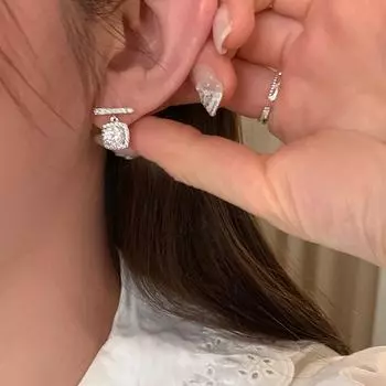 Легкие роскошные серьги-гвоздики High-End Sense Super Flash Square Zircon с одним словом для женщин, уникальные серьги с индивидуальным темпераментом