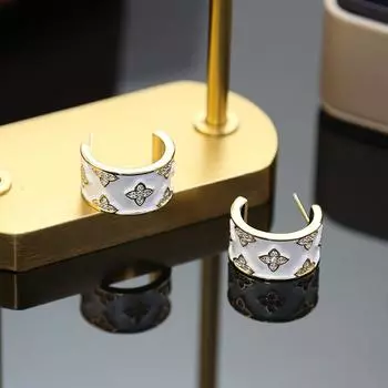 Легкие роскошные серьги из циркония в форме буквы С с четырьмя лепестками, серьги с высококачественным дизайном, женские серьги. 14k